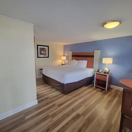 Days Inn By Wyndham - Cape Cod Уест Ярмут Екстериор снимка