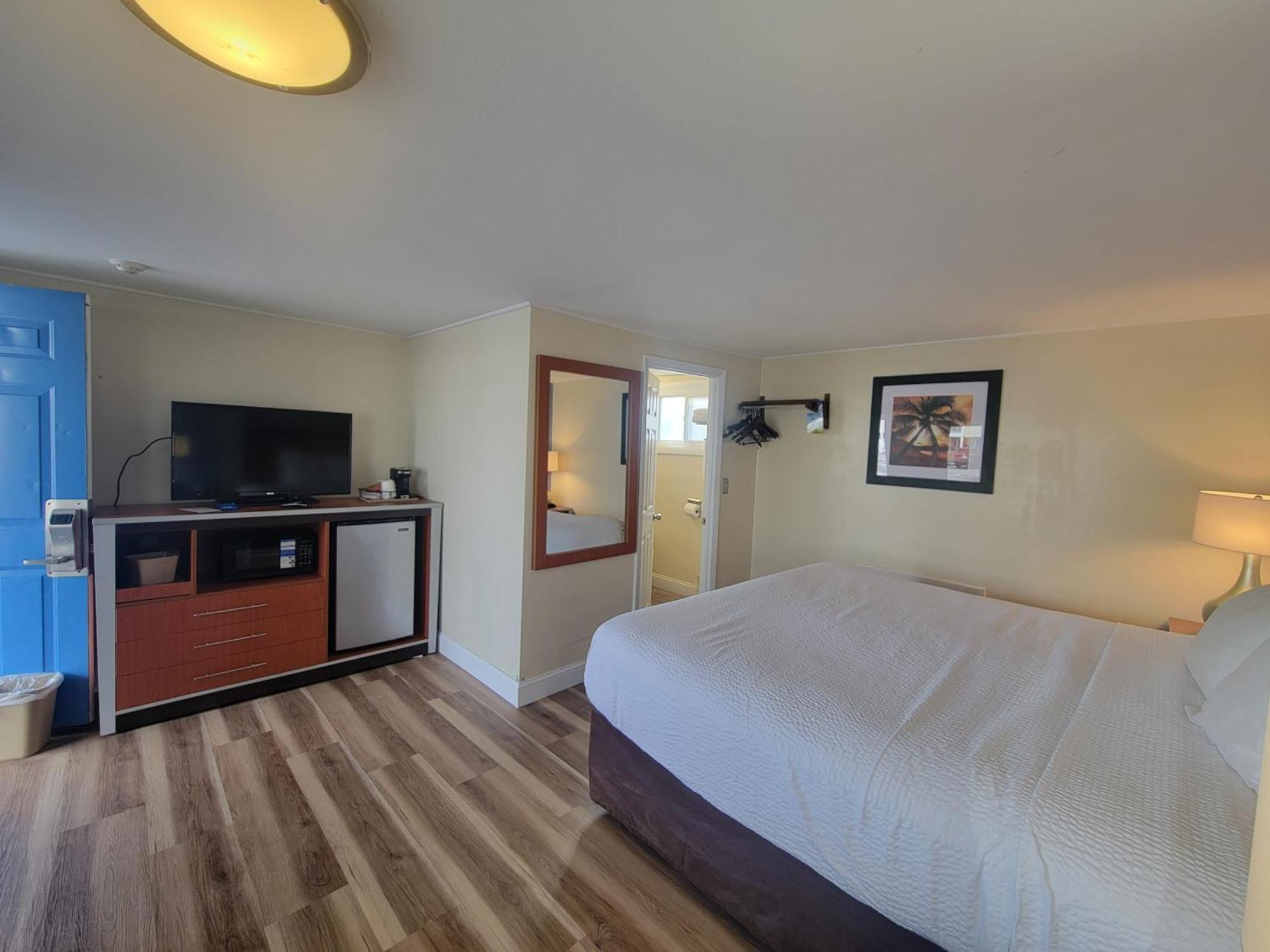Days Inn By Wyndham - Cape Cod Уест Ярмут Екстериор снимка