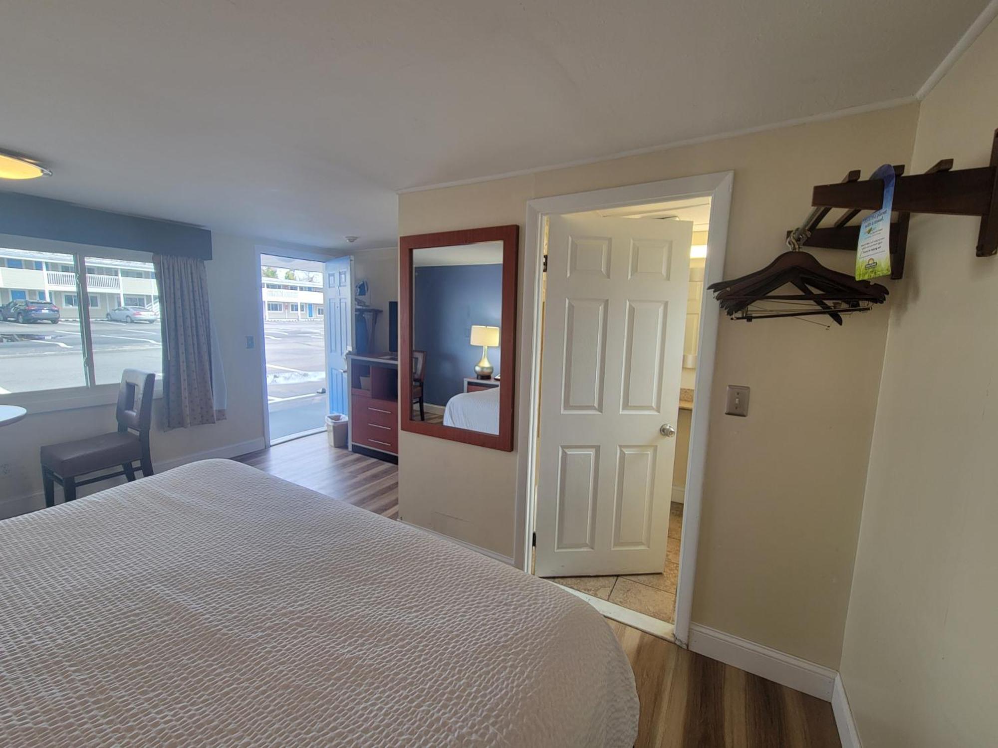 Days Inn By Wyndham - Cape Cod Уест Ярмут Стая снимка