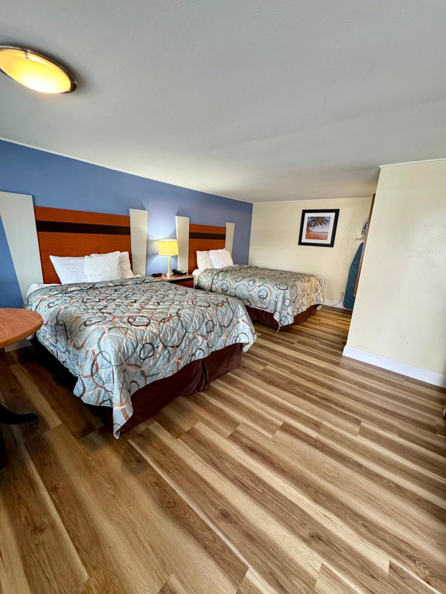 Days Inn By Wyndham - Cape Cod Уест Ярмут Екстериор снимка